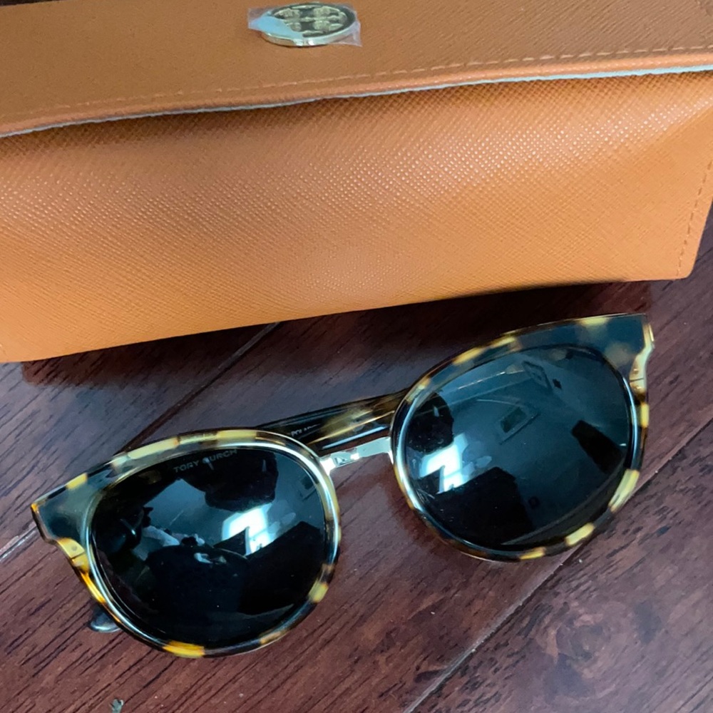 Tory Burch Panama Sunglasses + Case - TY7062 (EUC)